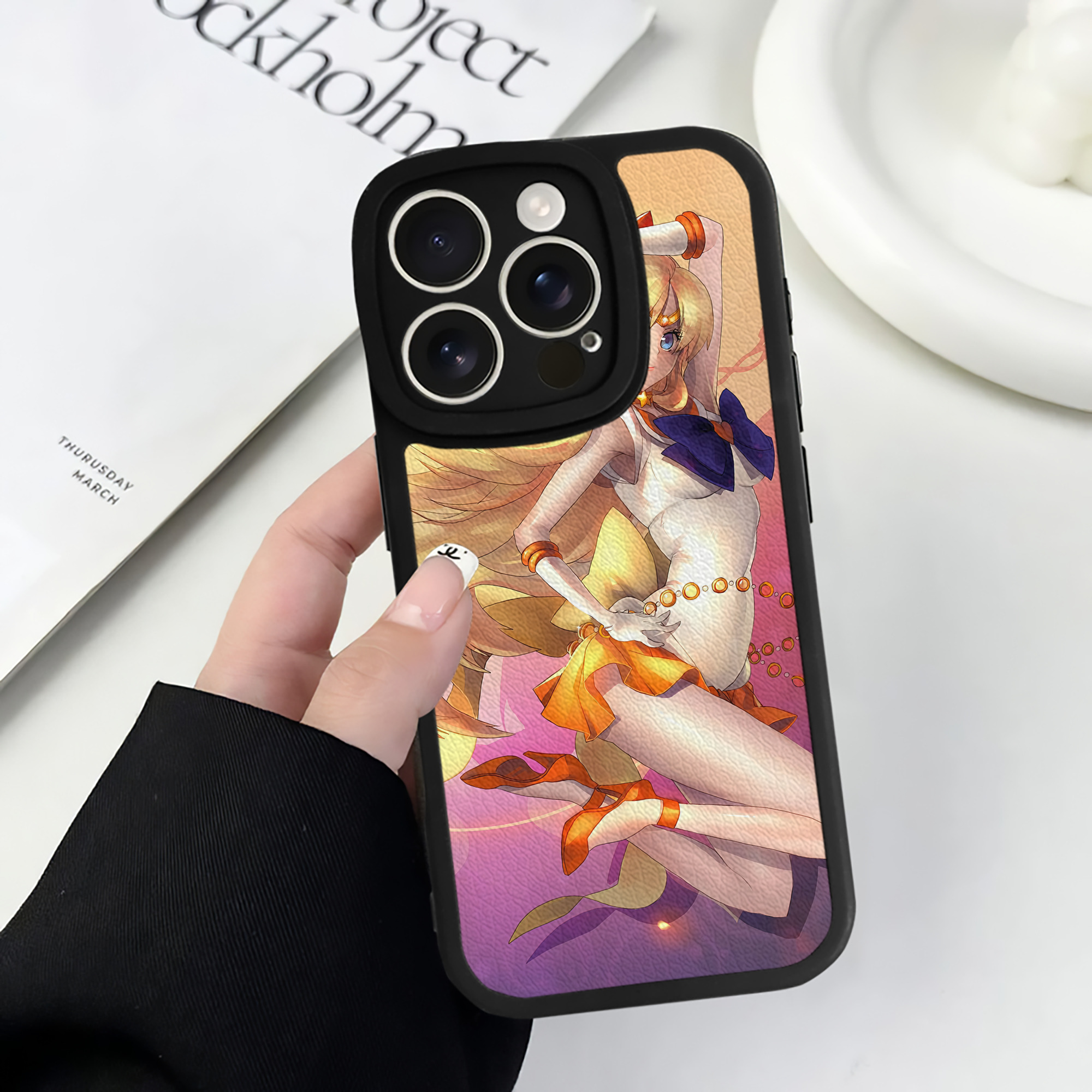 （画像用） 美少女戦士セーラームーン Sailor Moon 【iPhone 16シリーズ対応】シリコンスマホケース（レザー調） 材質：シリコン